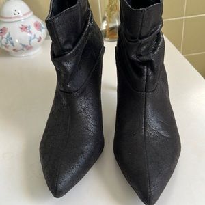 NWOB Michael Antonio Black Heeled with Back Zip Ankle Booties size 8